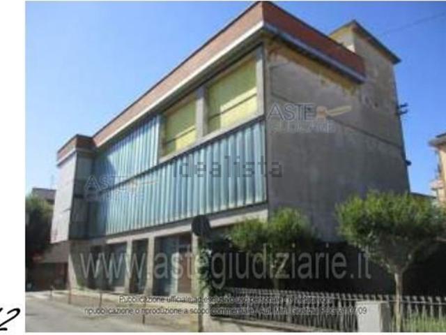 Locale in vendita di 541 m² in Via Montalbano, 155