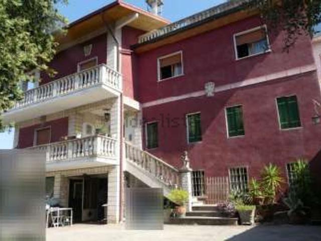 Locale in vendita di 542 m² in Via della Fontana
