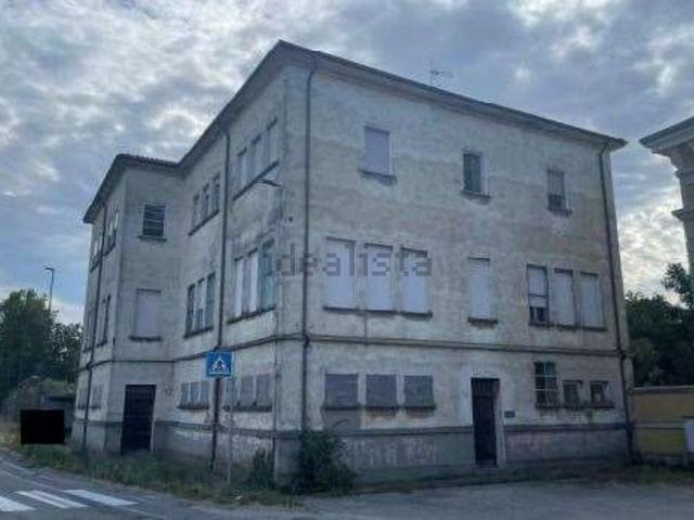 Locale in vendita di 542 m² in Via Zuccherificio