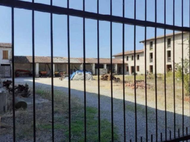 Locale in vendita di 545 m² in Via Brescia, 22