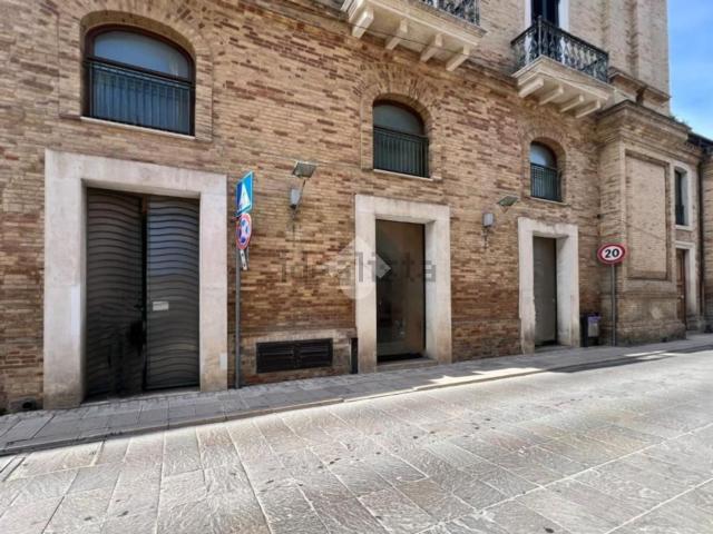 Locale in vendita di 548 m² in Corso Giuseppe Garibaldi