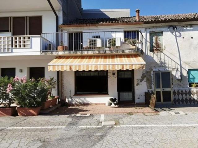 Locale in vendita di 54 m² in Piazza G. Marconi, 52