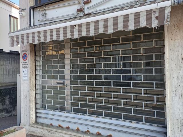Locale in vendita di 54 m² in Via Tonale, 63