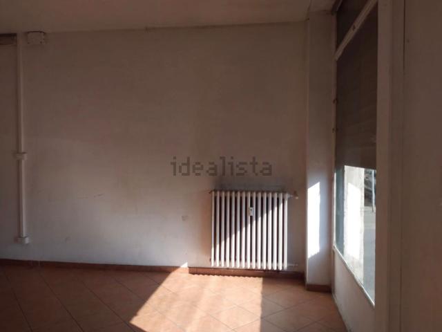 Locale in vendita di 54 m² in Via Bard, 26