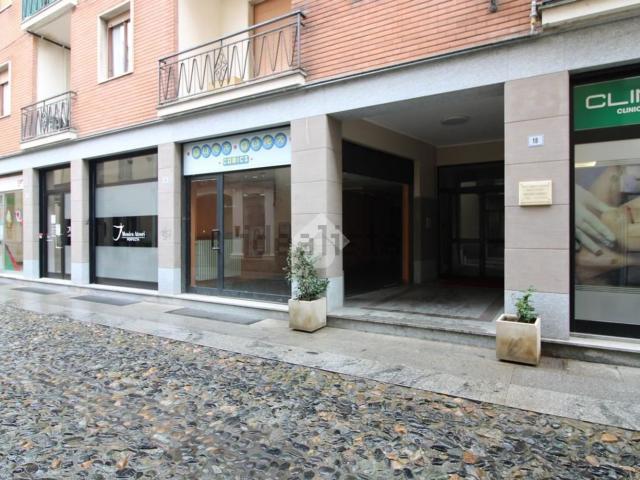 Locale in vendita di 54 m² in Via Cardinal Raimondi, 20