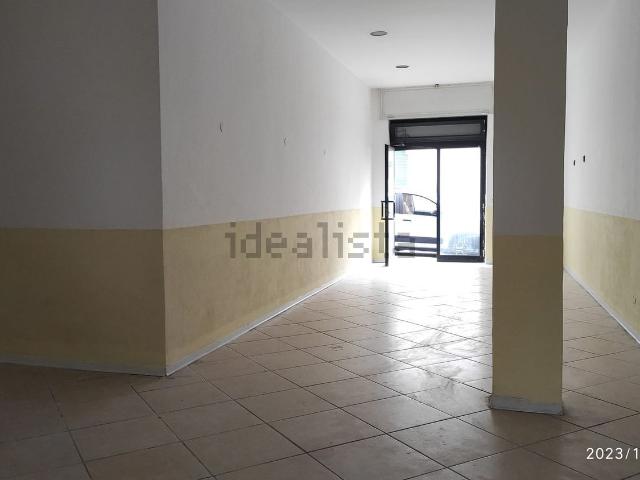 Locale in vendita di 54 m² in Via Donghi, 21