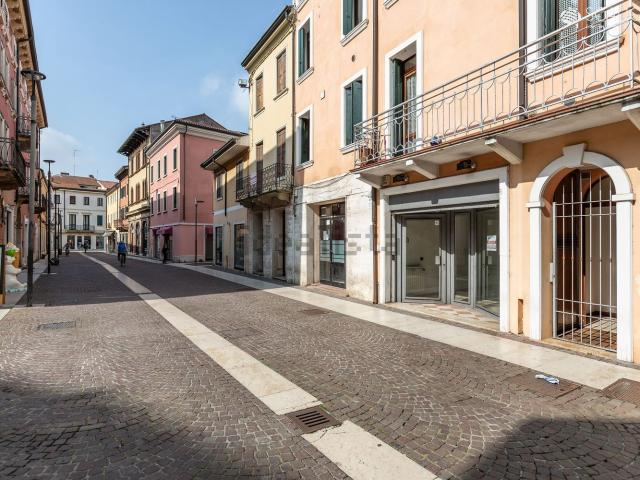 Locale in vendita di 54 m² in Via Duomo, 28