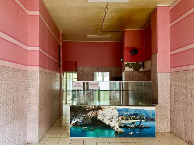 Locale in vendita di 54 m² in Via Madonna delle Rose, 34