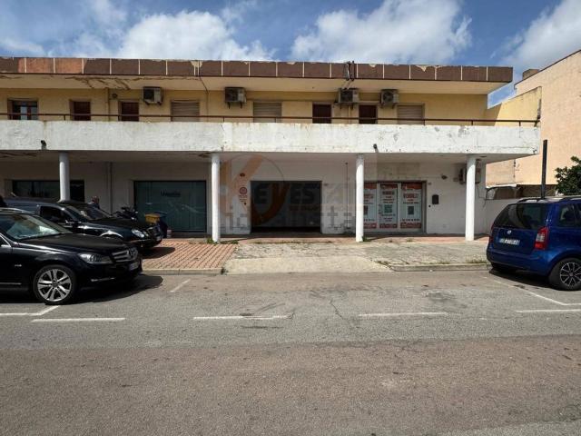 Locale in vendita di 54 m² in Via Meucci, 16
