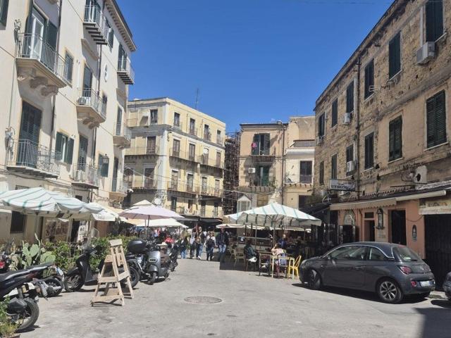 Locale in vendita di 54 m² in Via Porta di Castro, 38