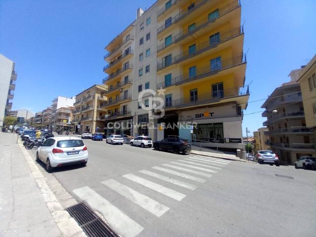 Locale in vendita di 550 m² in Via Archimede, 111