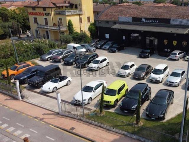 Locale in vendita di 550 m² in Via Brescia, 15