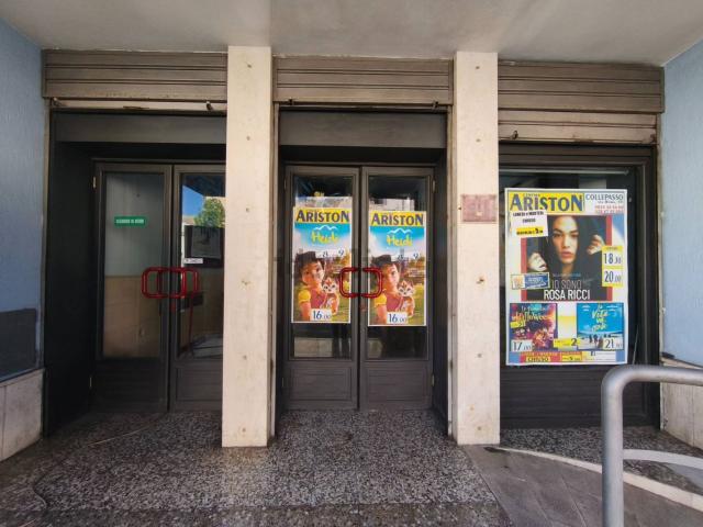 Locale in vendita di 550 m² in Via Roma, 42