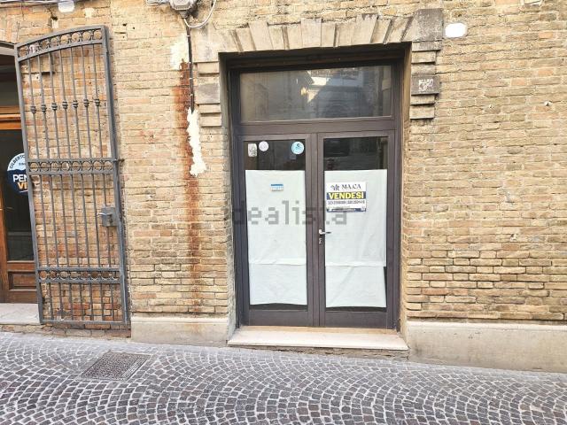 Locale in vendita di 55 m² in Corso dei Vestini, 2