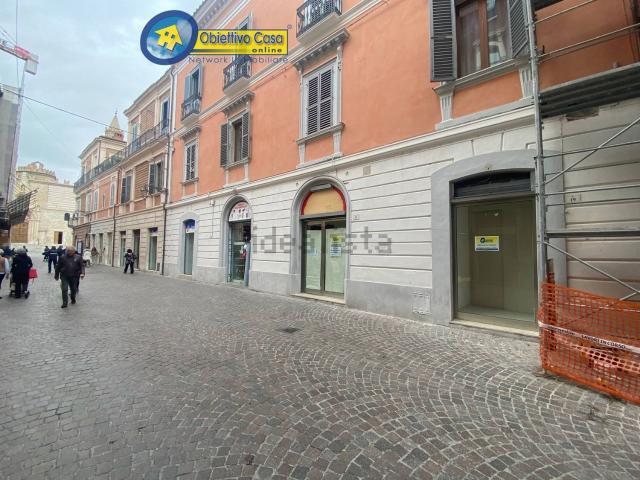 Locale in vendita di 55 m² in Corso Vincenzo Cerulli, 15