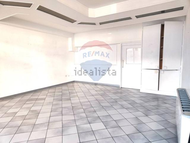 Locale in vendita di 55 m² in Piazza Alpini