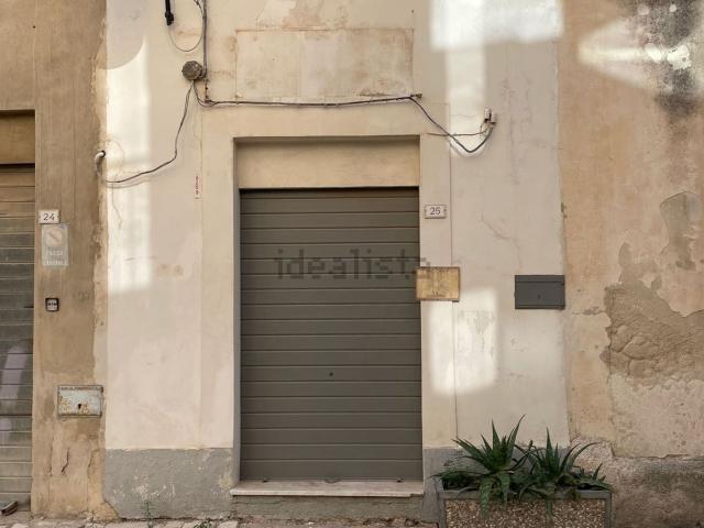 Locale in vendita di 55 m² in Piazza Maggiore Cutello, 25