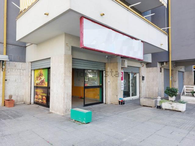 Locale in vendita di 55 m² in Via Tevere, 28