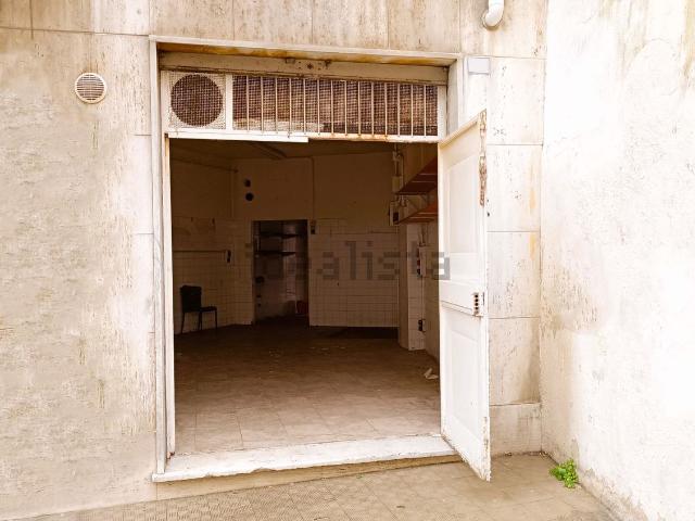 Locale in vendita di 55 m² in Via Volturno