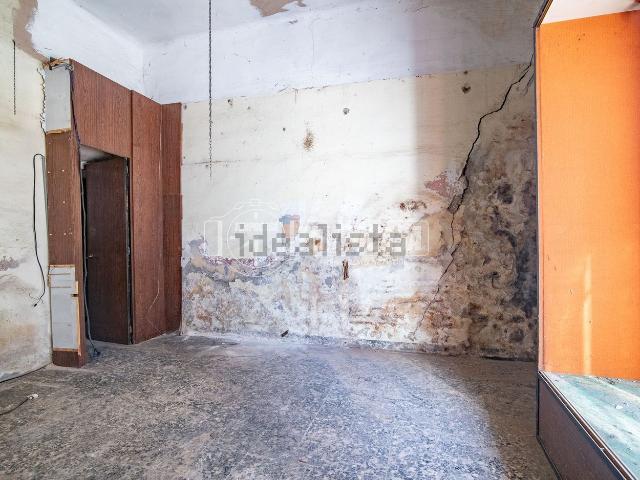 Locale in vendita di 55 m² in Via Volturno, 37