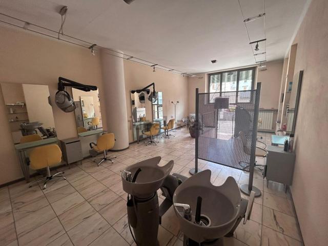 Locale in vendita di 55 m² in Via XXV Aprile