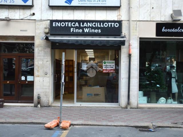 Locale in vendita di 71 m² in Via Antonio Pacinotti, 33