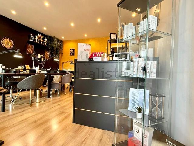 Locale in vendita di 55 m² in Via Atene, 95