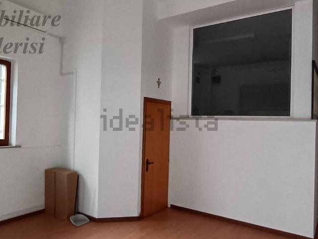 Locale in vendita di 55 m² in Via Campania