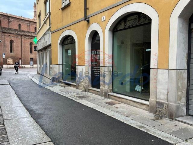 Locale in vendita di 55 m² in Via Cristoforo Poggiali, 4