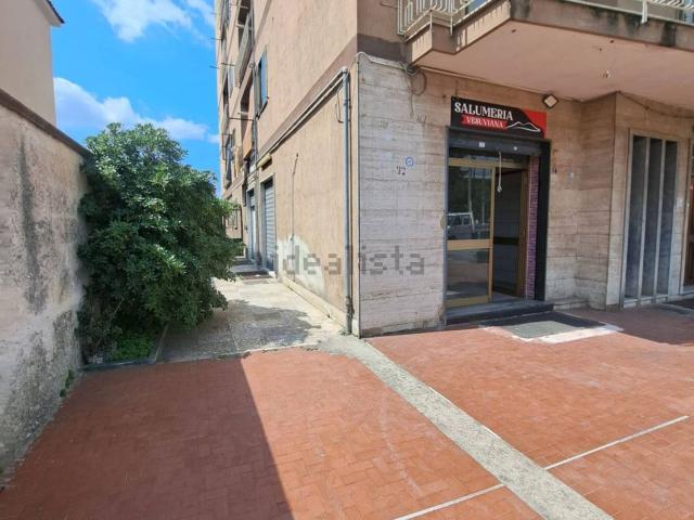 Locale in vendita di 55 m² in Via del Sole, 24
