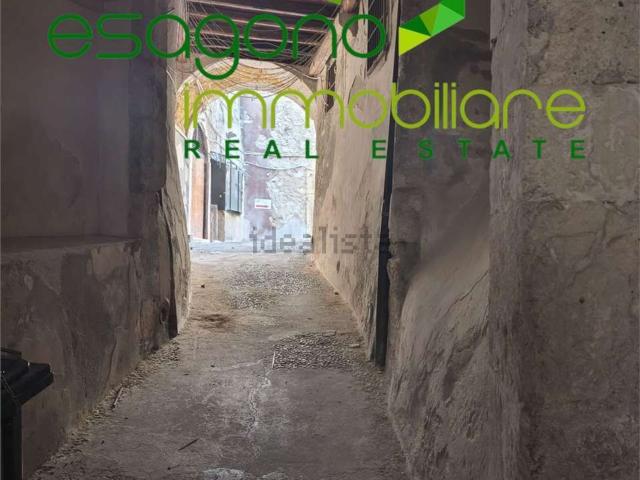 Locale in vendita di 55 m² in Via della Amalfitania