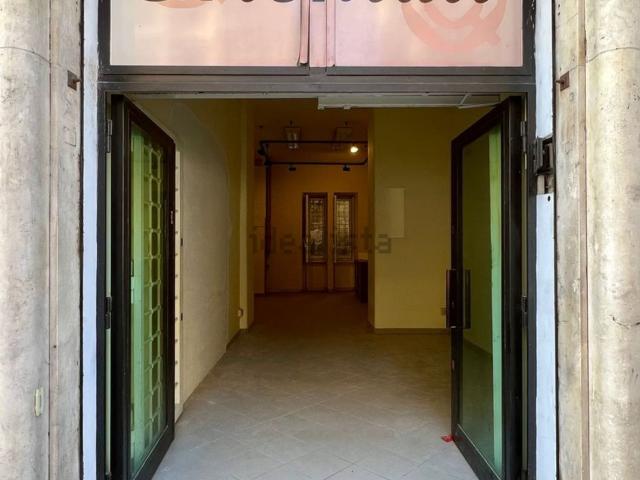Locale in vendita di 55 m² in Via della Giuliana, 105