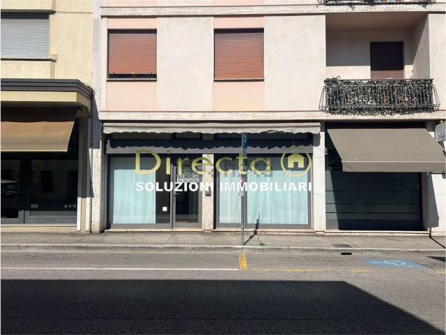 Locale in vendita di 55 m² in Via Felice Cavallotti, 76