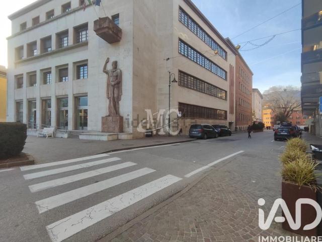 Locale in vendita di 55 m² in Via Galileo Galilei, 11