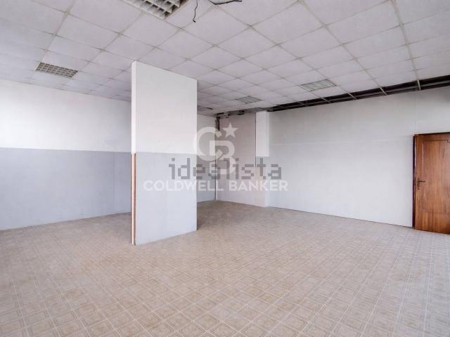 Locale in vendita di 55 m² in Via Gravisca