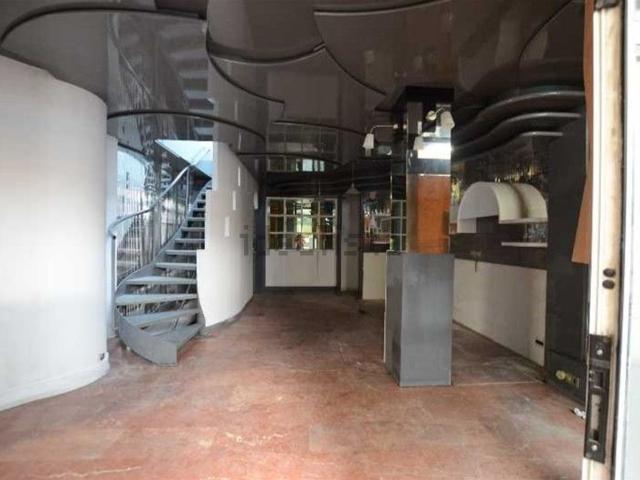 Locale in vendita di 55 m² in Via Ippolito Caffi