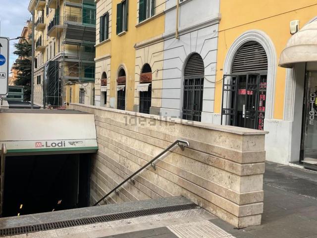 Locale in vendita di 55 m² in Via La Spezia, 115