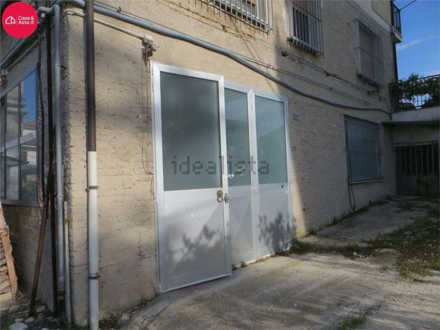 Locale in vendita di 55 m² in Via Macerata