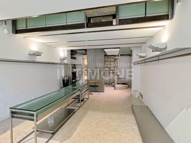 Locale in vendita di 55 m² in Via Monsignor Agostino Giustiniani
