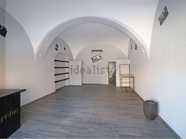 Locale in vendita di 55 m² in Via R. Tuzj, 27