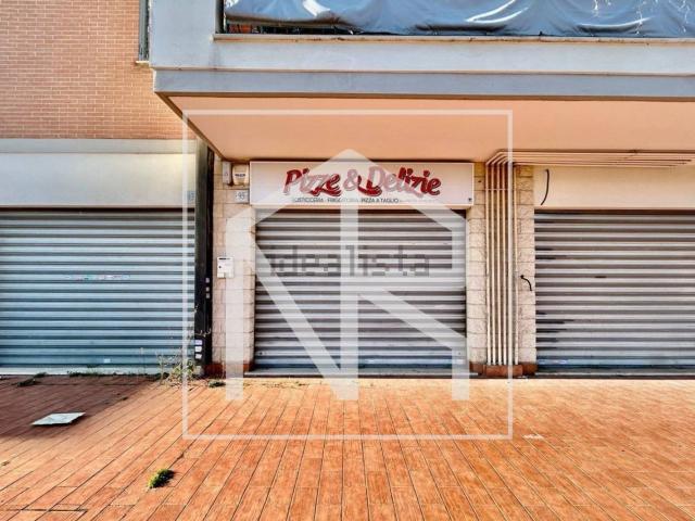 Locale in vendita di 55 m² in Via Raffaello Liberti, 95