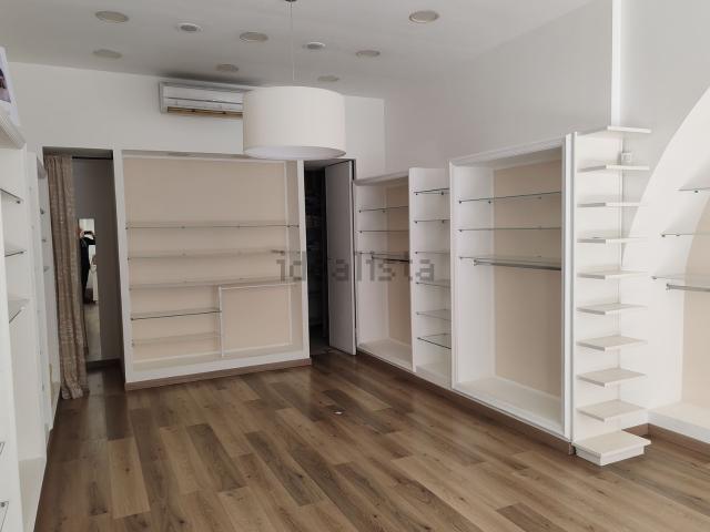 Locale in vendita di 55 m² in Via Roma, 89