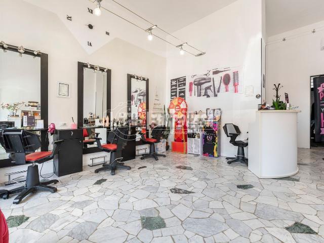 Locale in vendita di 55 m² in Via San Mamete, 15