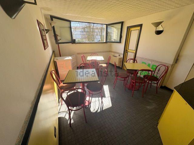Locale in vendita di 55 m² in Viale Vincenzo Randi, 104