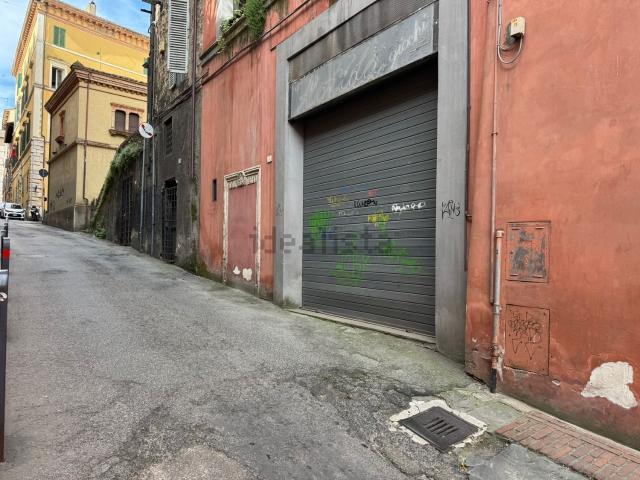 Locale in vendita di 560 m² in Via Bartolo, 52