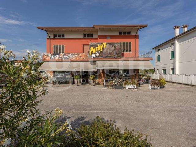 Locale in vendita di 565 m² in Viale Pordenone, 58