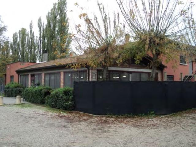 Locale in vendita di 566 m² in Via Crevalcore