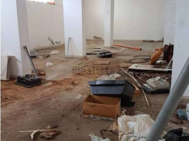 Locale in vendita di 567 m² in Viale Alcide De Gasperi, 100