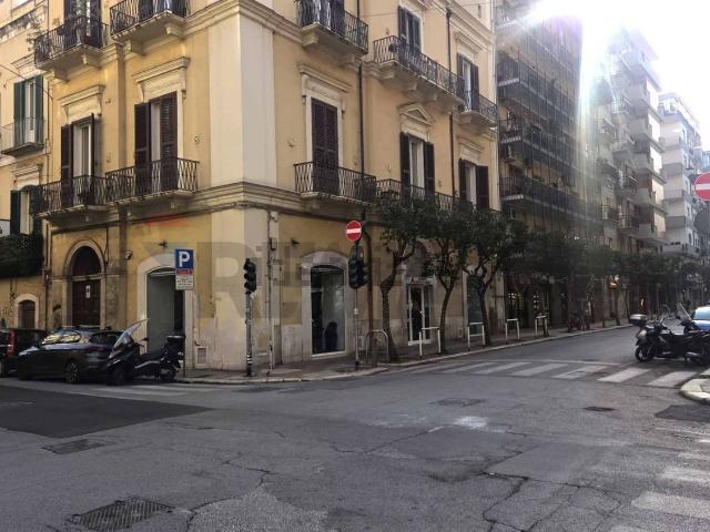 Locale in vendita di 56 m² in Via de Rossi, 134