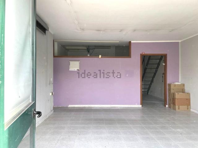 Locale in vendita di 56 m² in Via F.Caracciolo, 18